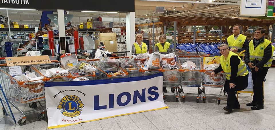 LC Espoo/Aurorat ja LC Espoo/City yhdessä keräsivät K-Supermarket Mankkaalla 9 kärryllistä tavaraa marraskuussa 2019